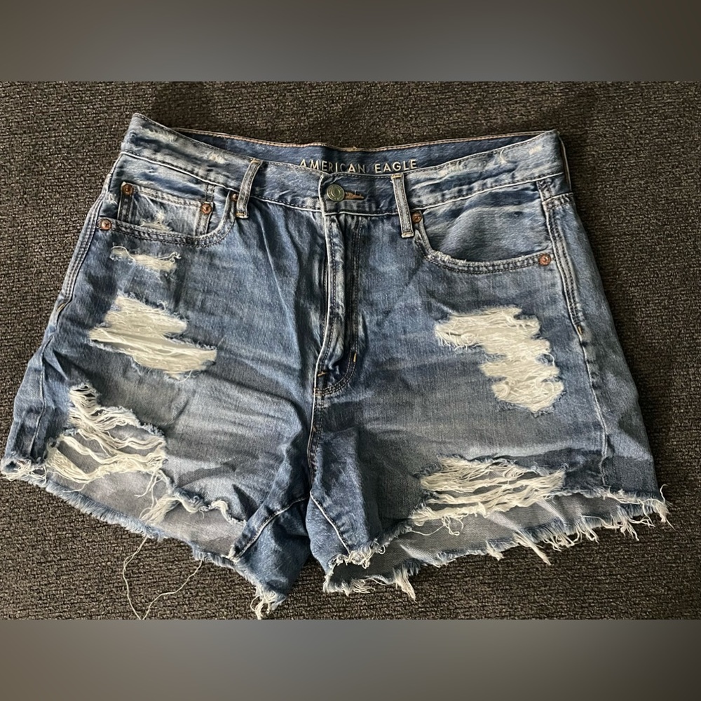 American Eagle 90’s Boyfriend Shorts